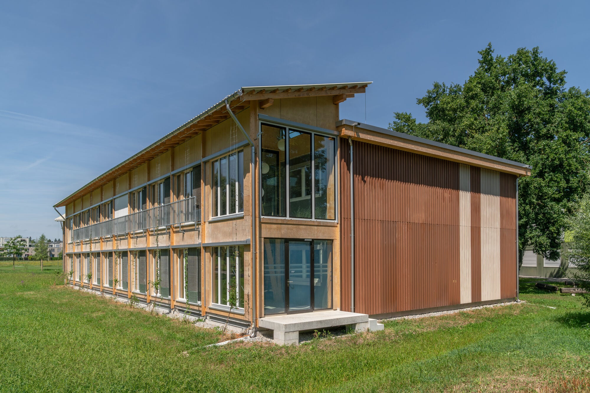 Die Containerstapel wurden um eine eine unbeheizte Vorzone erweitert.