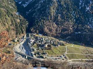 Teil des interdisziplinären Projektteams waren unter anderem die Architekturbüros Conzett Bronzini Partner und Conradin Clavuot, mavo Landschaften und Müller Illien Landschaftsarchitekten, sowie Fachplanungen aus Wasser- und Straßenbau.