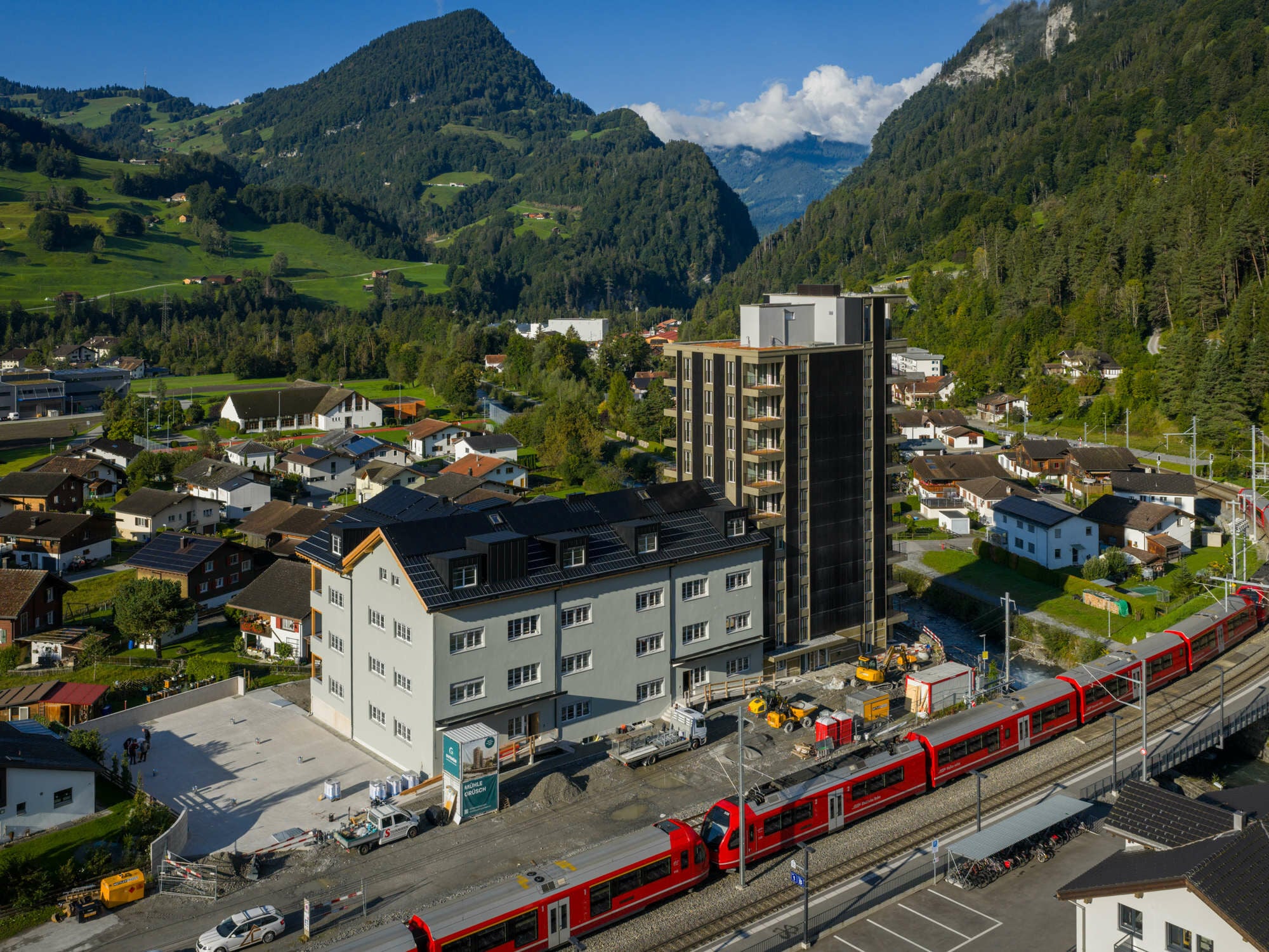 Nach Plänen des Büros Ritter Schumacher wurde der Turm der Mühle in Grüsch abgetragen und bis 2025 durch einen ähnlich proportionierten Neubau ersetzt.