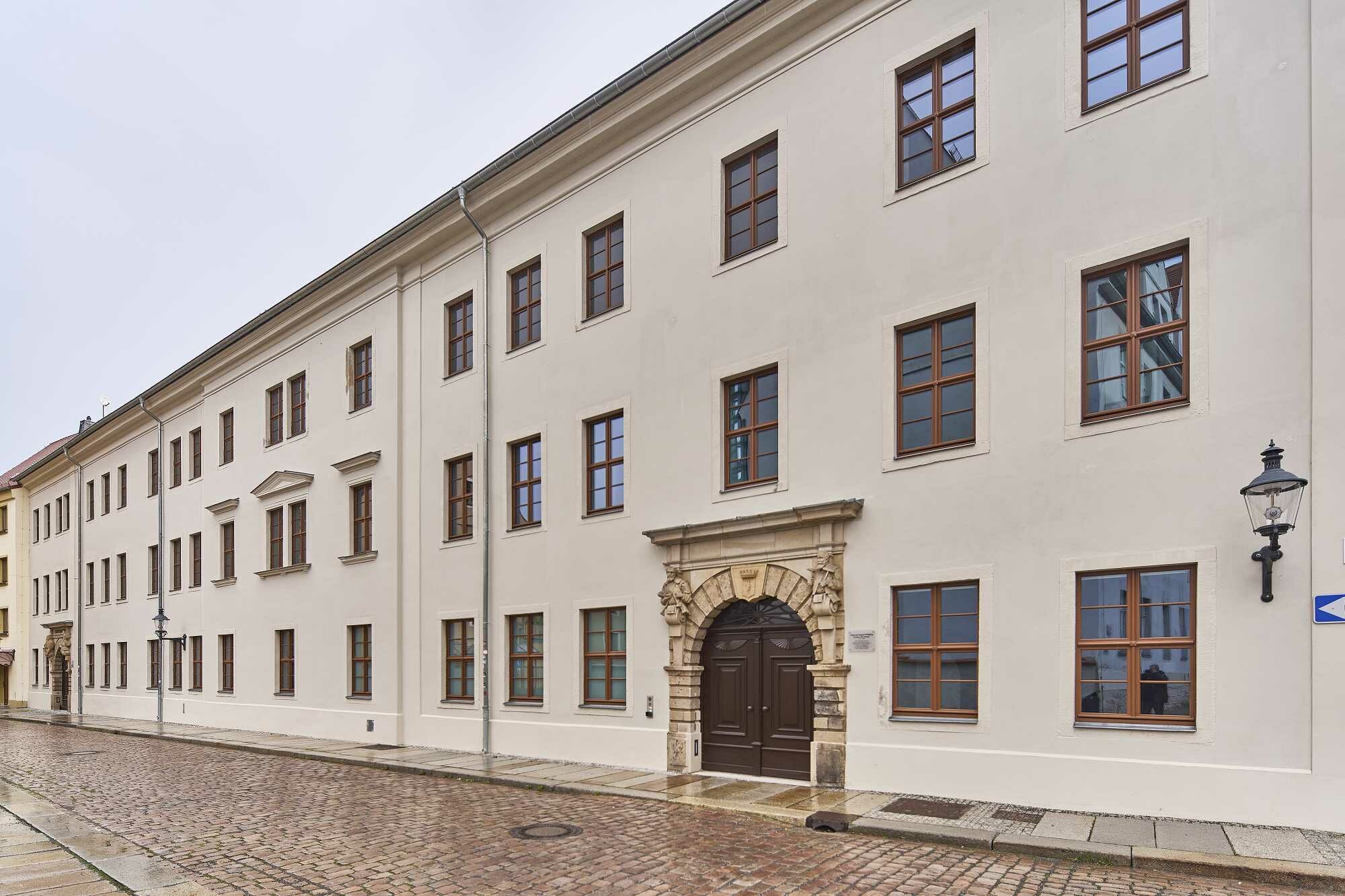 Das historische Eingangsportal 