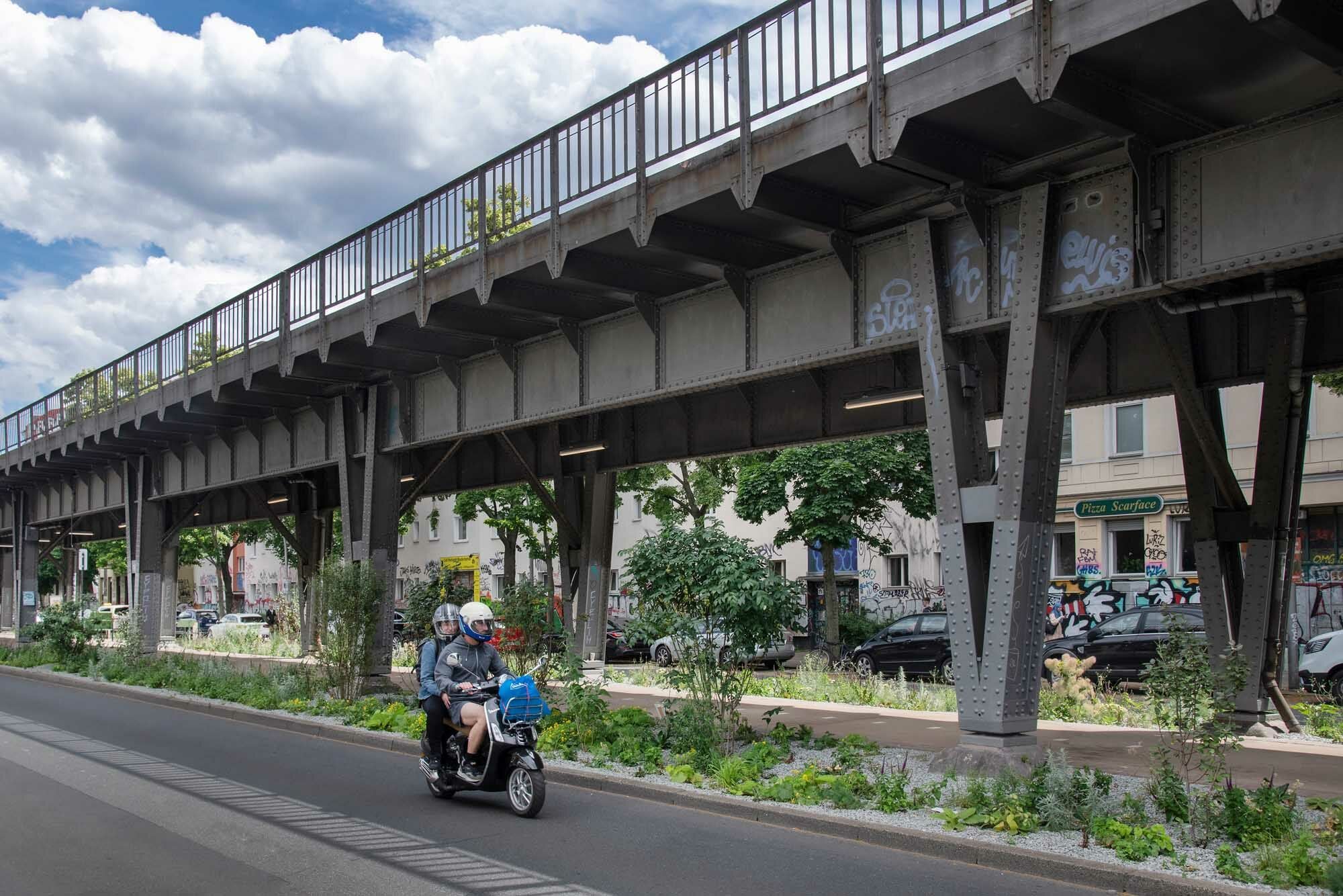 Über 200 Meter verläuft das Testfeld Reallabor Radbahn entlang der Skalitzer Straße.