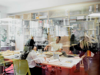 Die Kollaboration bei Behnisch Archiekturbüro funktioniert zunehmend hybrid und flexibel, gestützt von digitalisierten Arbeitsweisen.