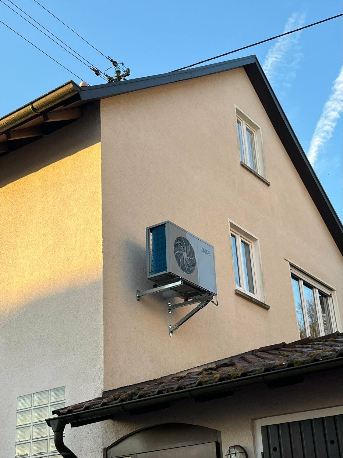 Die kompakten Außeneinheiten können an der Fassade montiert werden.