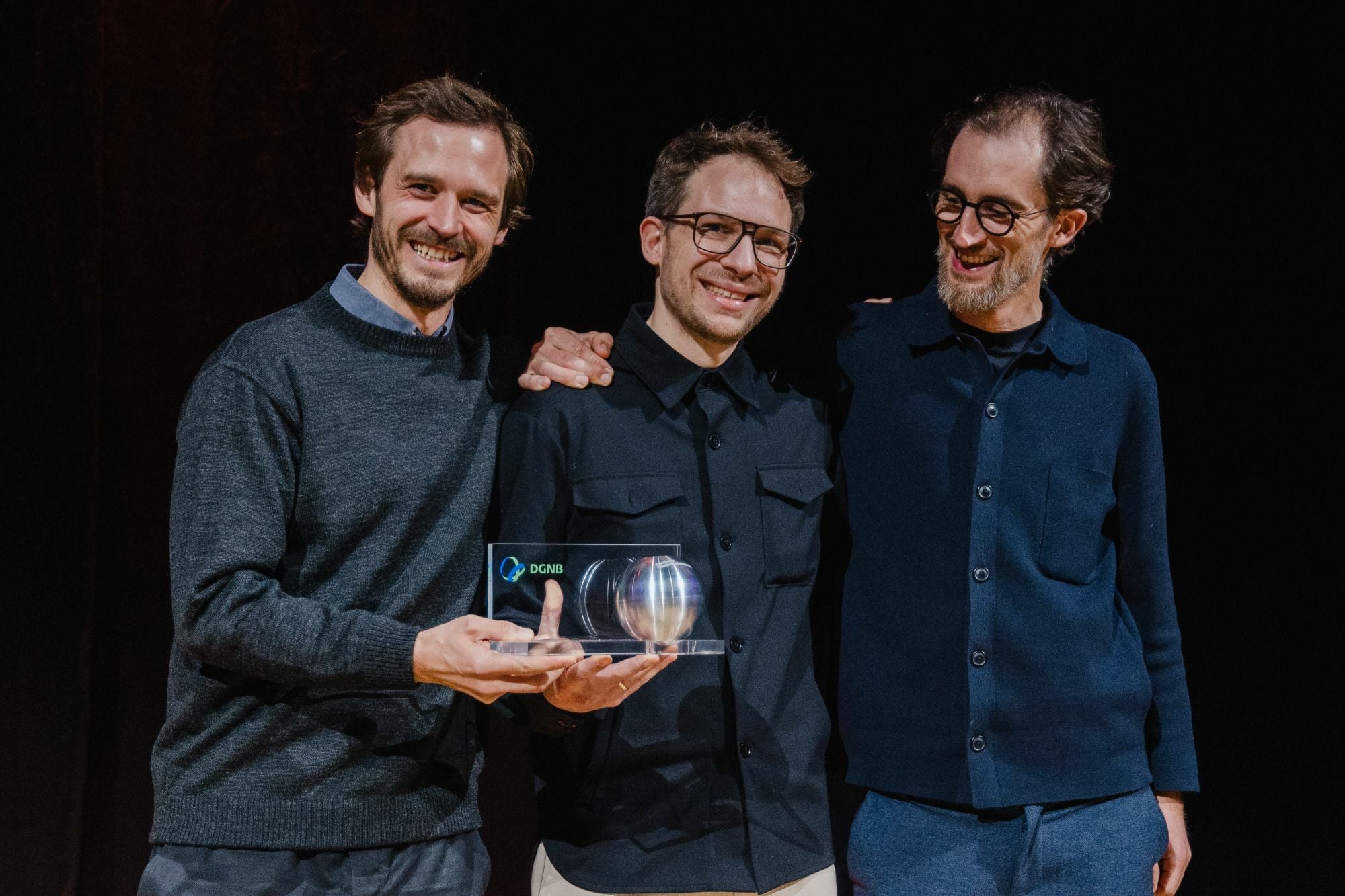 Preisverleihung Deutscher Nachhaltigkeitspreis Architektur 2025: Kilian Juraschitz und Florian Kaiser, Atelier Kaiser Shen, Prof. Dr.-Ing. Julian Lienhard, str.ucture