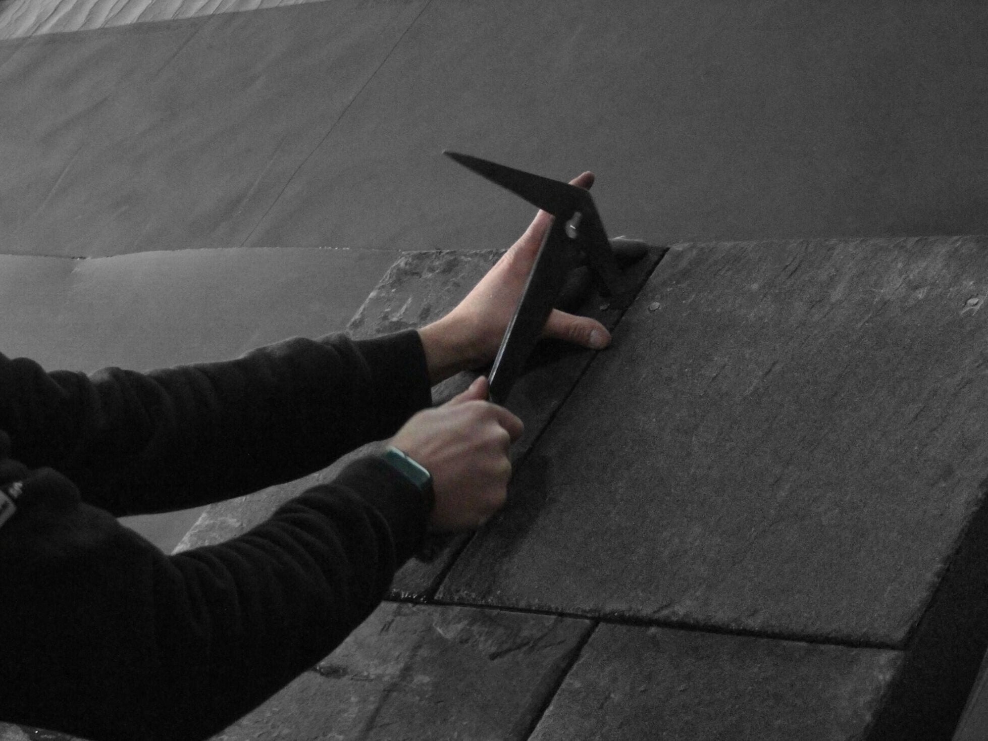 Die Firma Rathscheck bietet seit kurzem eine neue, einfache Variante der Dachdeckung mit Schiefer an.