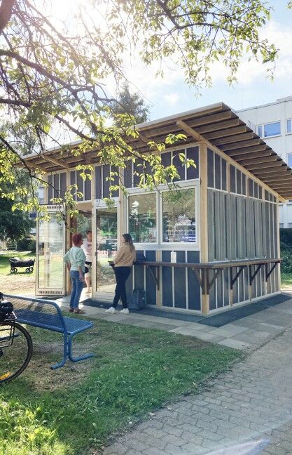 Hätte man den Pavillon mit „Neumaterial“ bauen wollen, wäre das Budget zu knapp gewesen.