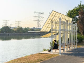 Flipmod ist ein modulares, manuell betriebenes Beschattungssystem für hitzegeplagte Stadträume.