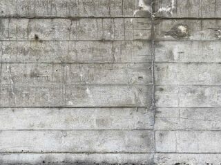 Fugenbild einer brettergeschalten Stützwand