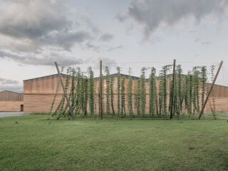 Ansicht aus südlicher Richtung: Die Erweiterung der Brauerei erfolgte in Holzbauweise.