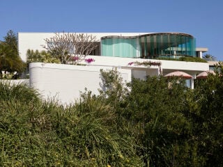 Luigi Rosselli Architects planten den Umbau eines Wohnhauses der 1970er-Jahre im Stadtteil Coogee.