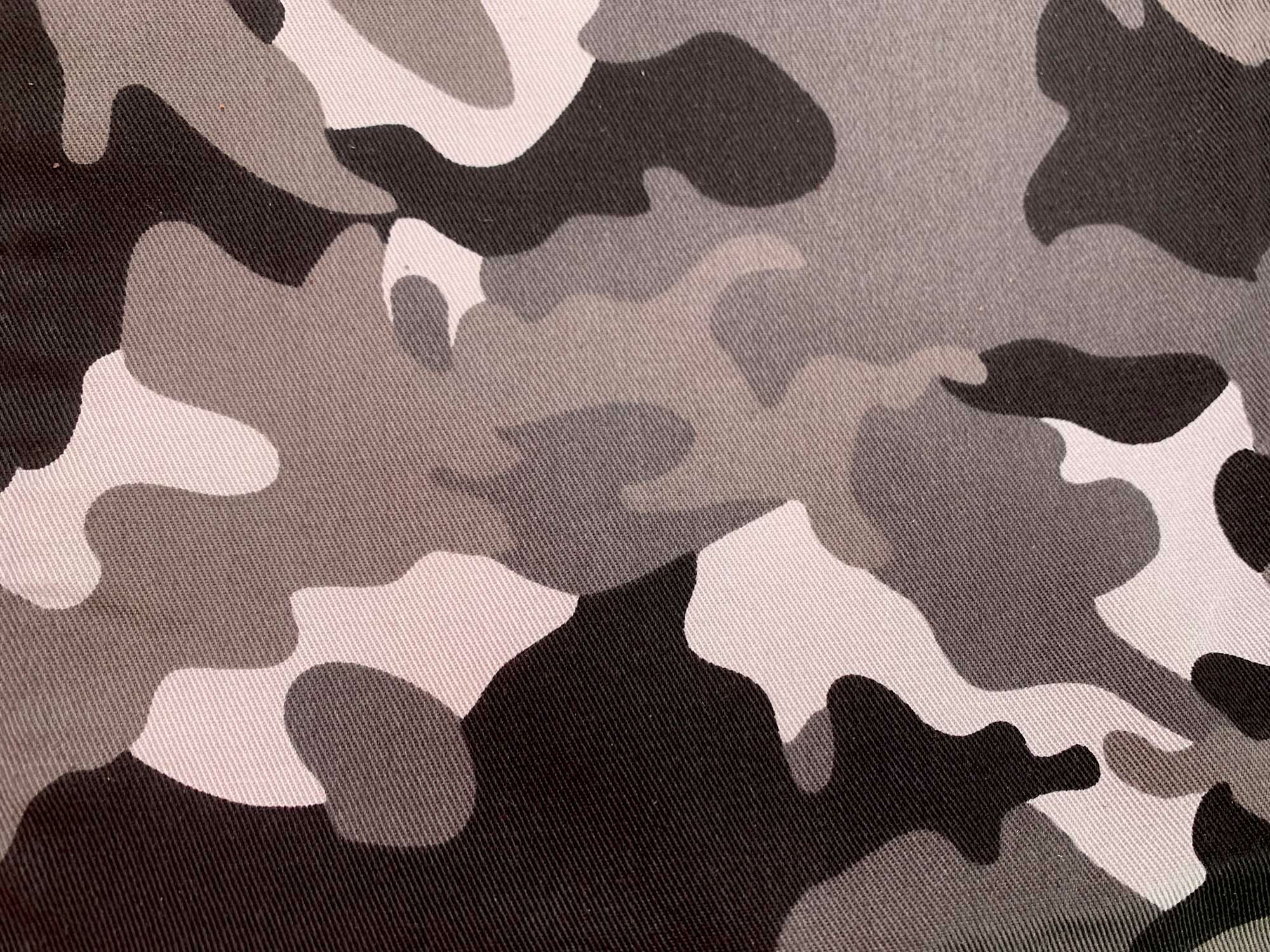 Die bei Camouflage verwendeten Farben bestehen meist aus zwei bis fünf auf den jeweiligen Einsatzort abgestimmten Farbtönen. 