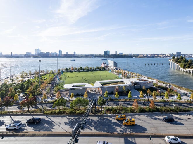 Auf dem Gelände ehemaliger Industriehallen eröffnete 2023 der Gansevoort Peninsula Park.