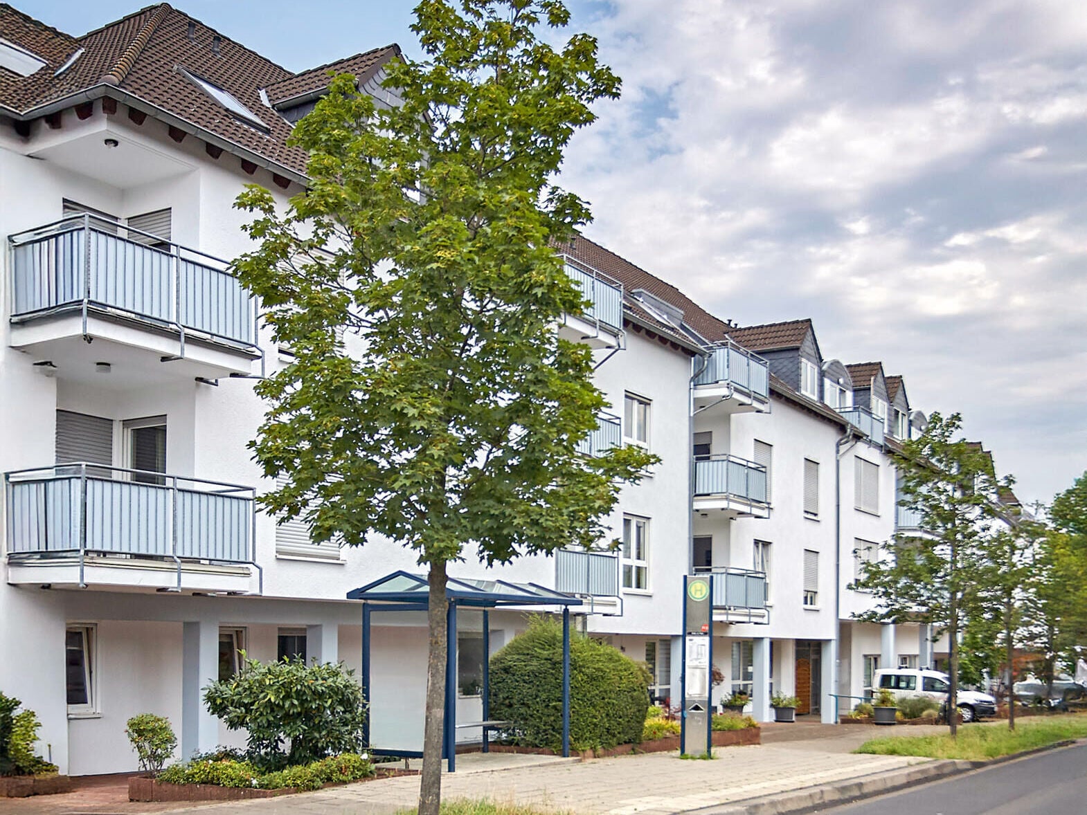 Seit Mitte 2025 setzt die Janus Klinik in Hürth auf ein neues Brandmeldesystem von Telenot. 