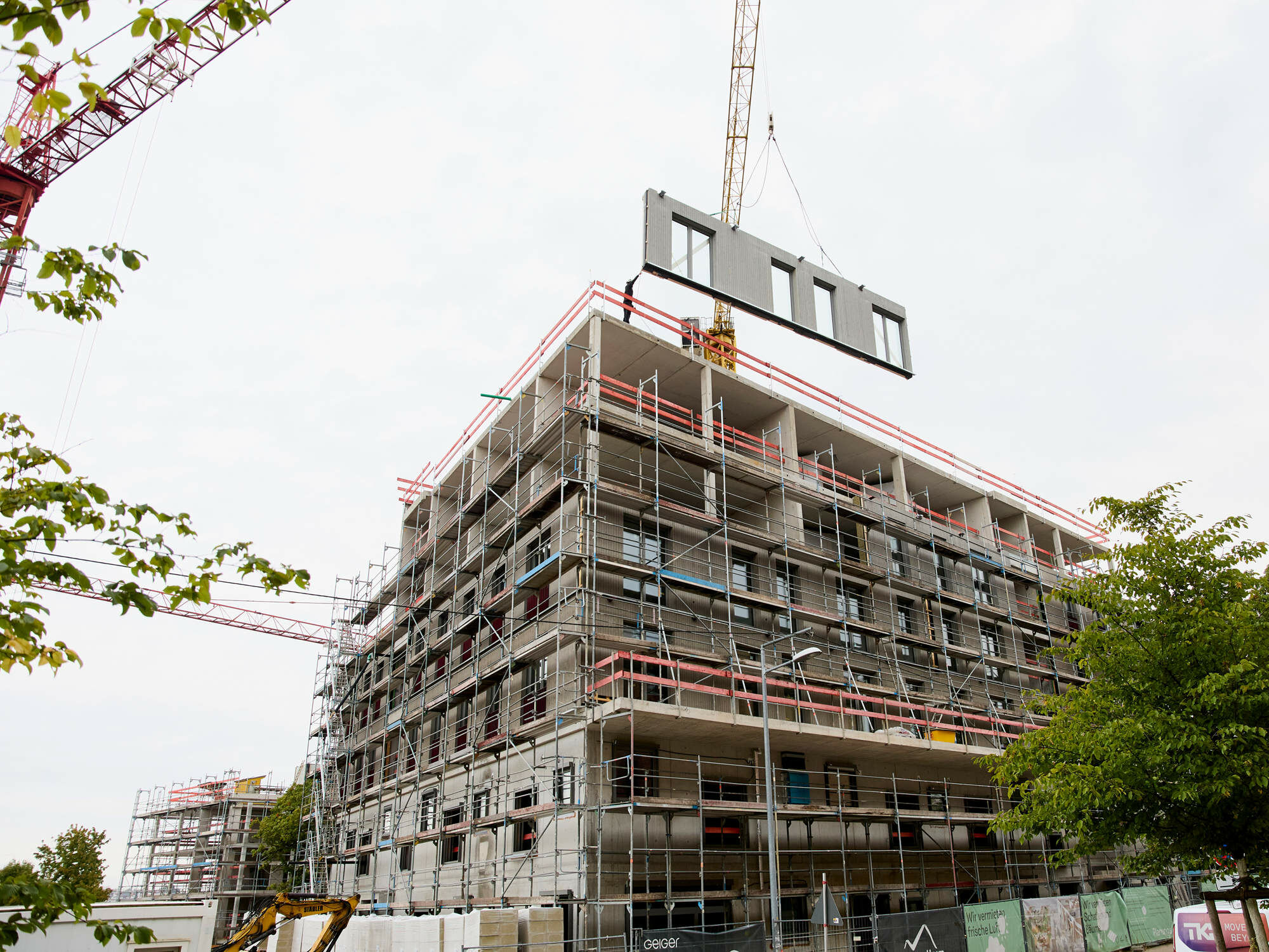 Im Quartier am Rotweg in Stuttgart entstehen bis Herbst 2026 zehn neue Wohngebäude mit Gewerbe- und Gemeinschaftsflächen.