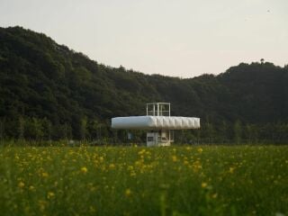 Das Projekt Down in the Clouds in der ostchinesischen Provinz Ningbo besteht aus einem Caféturm ...