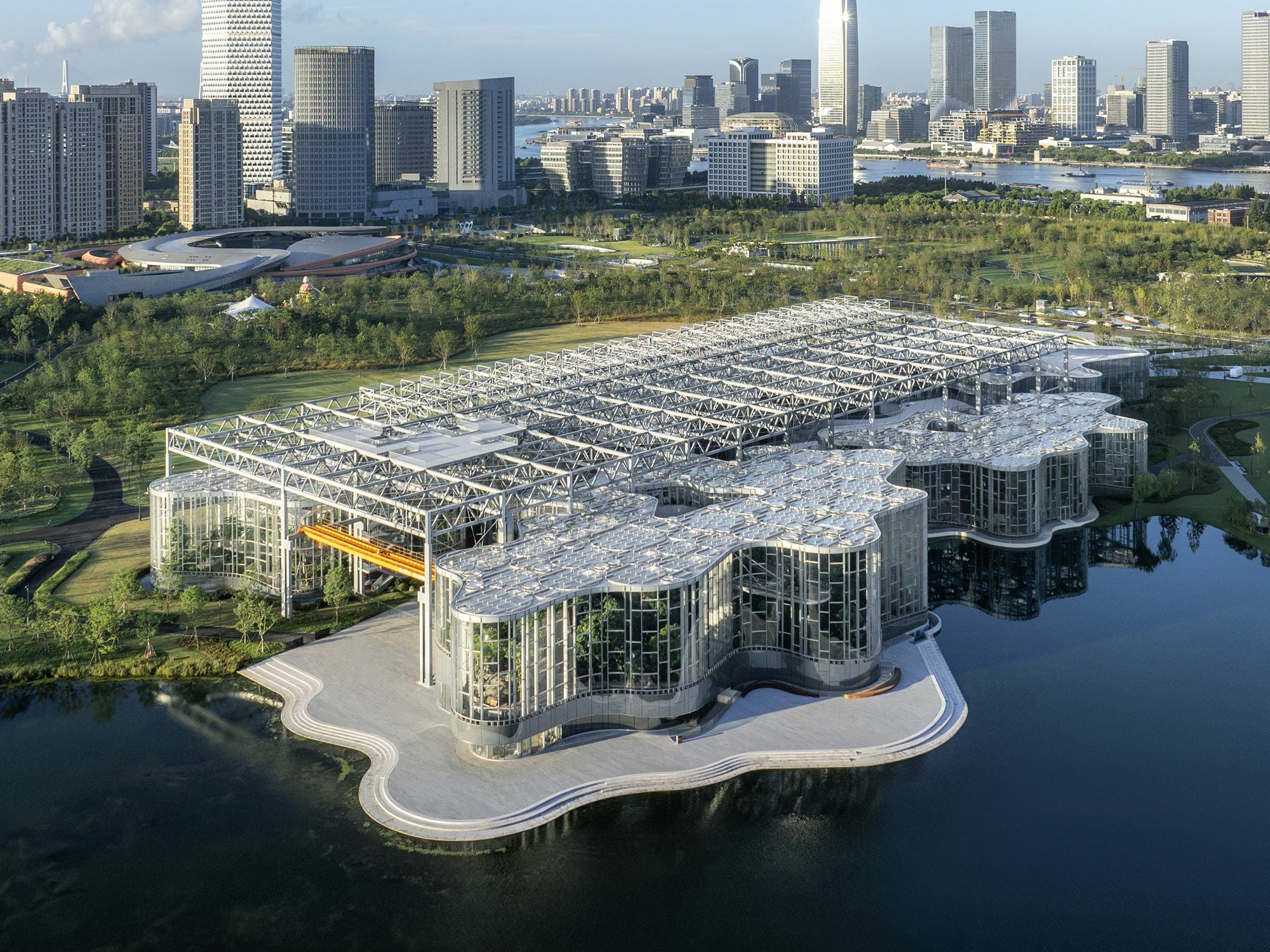 Visualisierung: Der Expo Cultural Park wirkt wie eine Oase inmitten der stark verdichteten und sich rasant entwickelnden Metropole Shanghai.