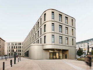 Das Zentrum Bayern Familie und Soziales (ZBFS) in Nürnberg ist die zentrale Anlaufstelle für soziale Leistungen in Mittelfranken.