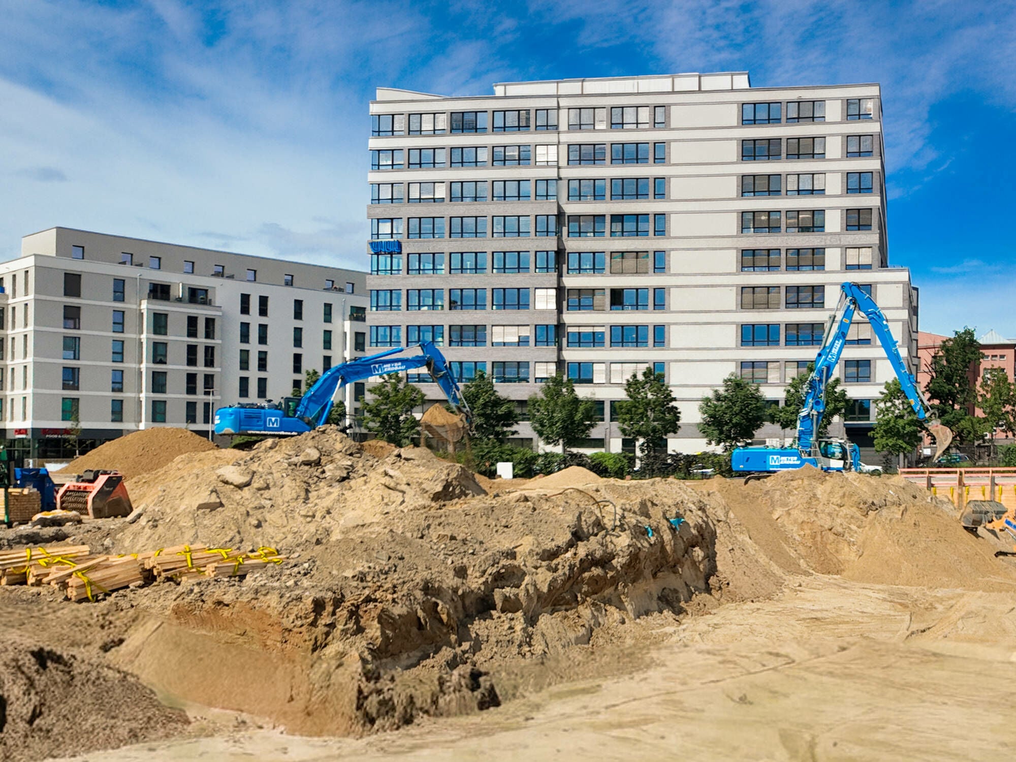 Baugruben, Tiefgaragen, U-Bahn-Schächte und Fundamente führen zum Aushub großer Mengen natürlich gewachsener Böden.