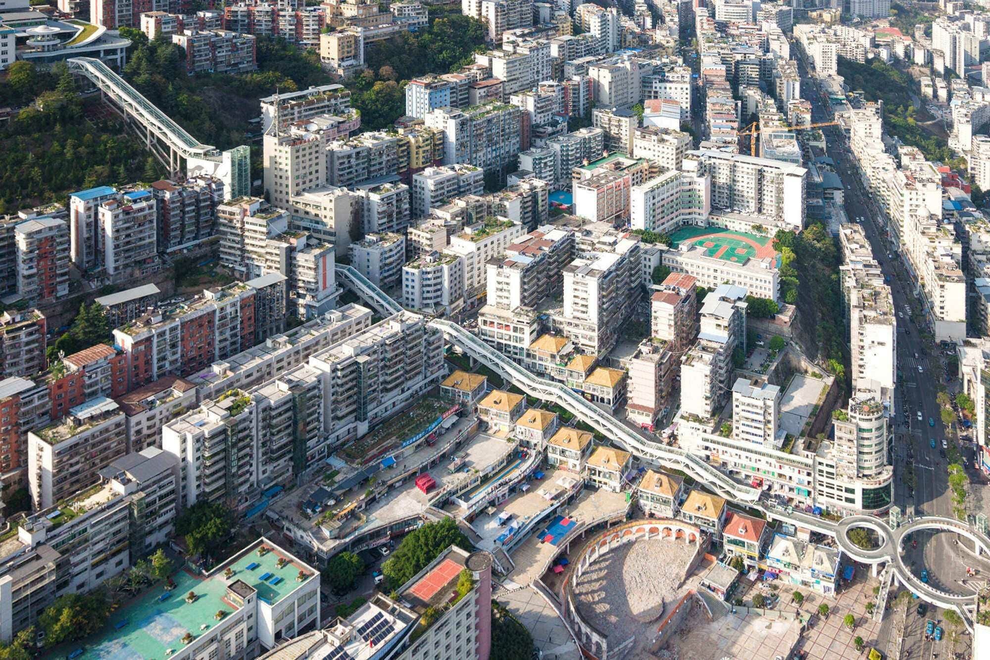 In Wushan, China, wurde 2026 die bis dato längste Outdoor-Fahrtreppenanlage gebaut. Sie ist über 900 Metern lang.