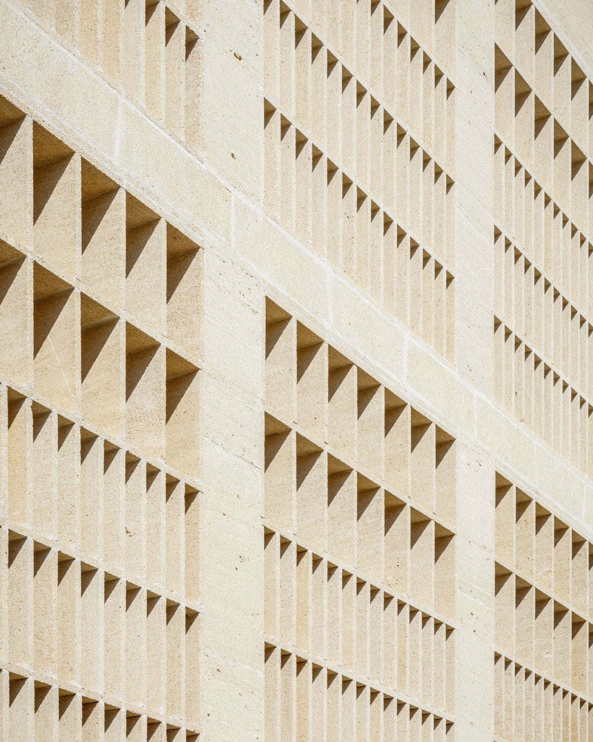 Die Außenwand des Treppenhauses wurde teilweise als Filtermauerwerk ausgeführt.