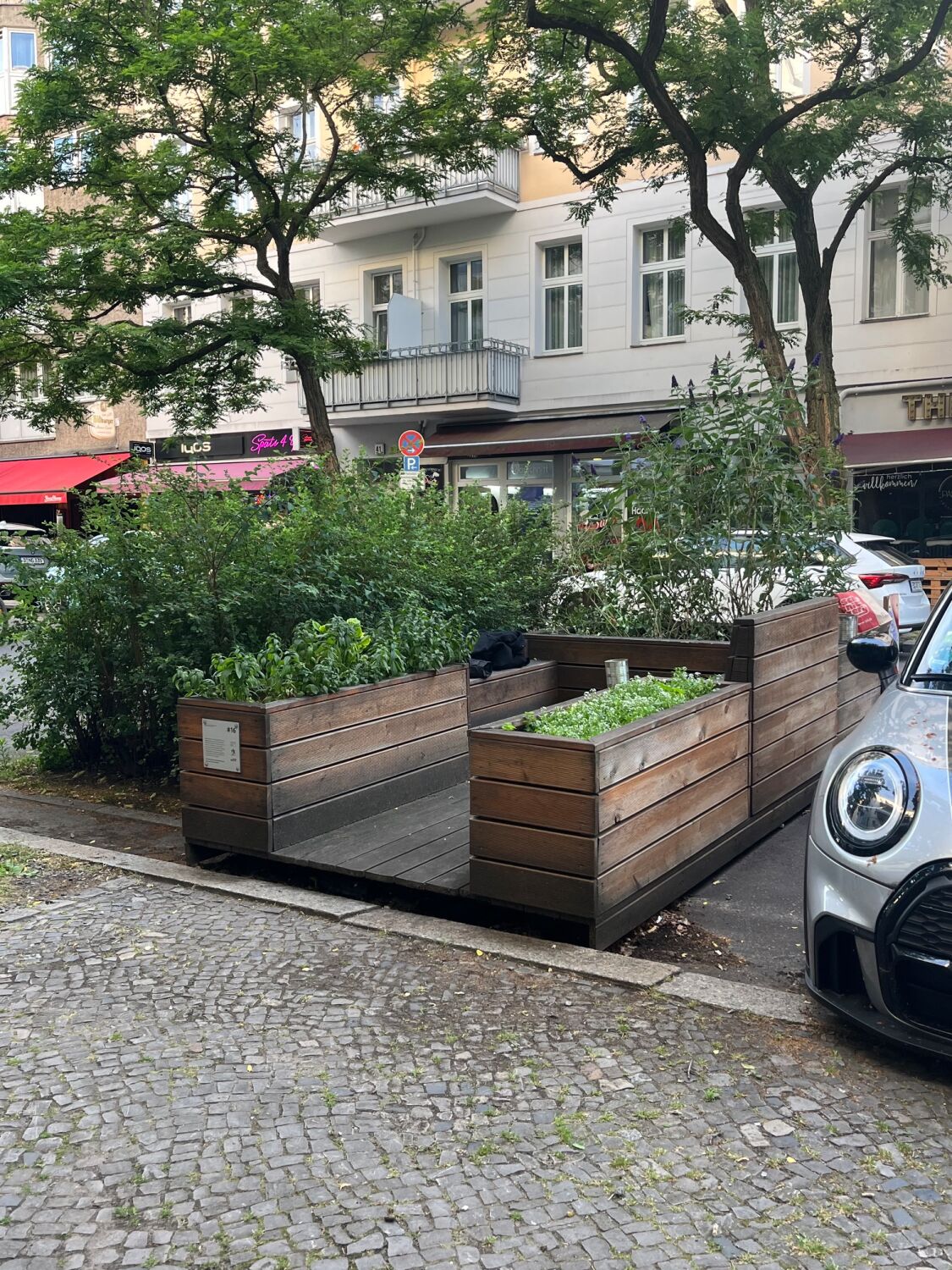 Darüber hinaus unterstützen sie die sogenannte Mobilitätswende, die darauf abzielt, CO₂-Emissionen zu reduzieren, Verkehrsräume in Städten neu zu verteilen und die Lebensqualität zu erhöhen.
