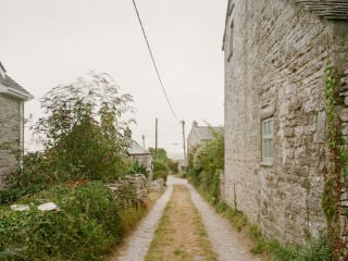 In einer kleinen Ortschaft auf der Halbinsel Isle of Purbeck in der Grafschaft Dorset entdeckten die Bauherren zwei aneinandergebaute steinerne Cottages. 