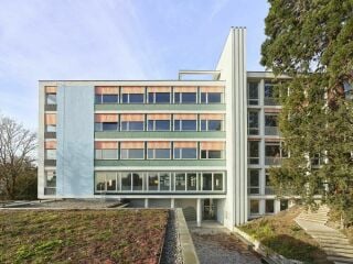 In Stuttgart wurde das Eberhard-Ludwigs-Gymnasium bis 2025 nach Plänen von LRO Lederer Ragnarsdóttir Oei saniert und erweitert
