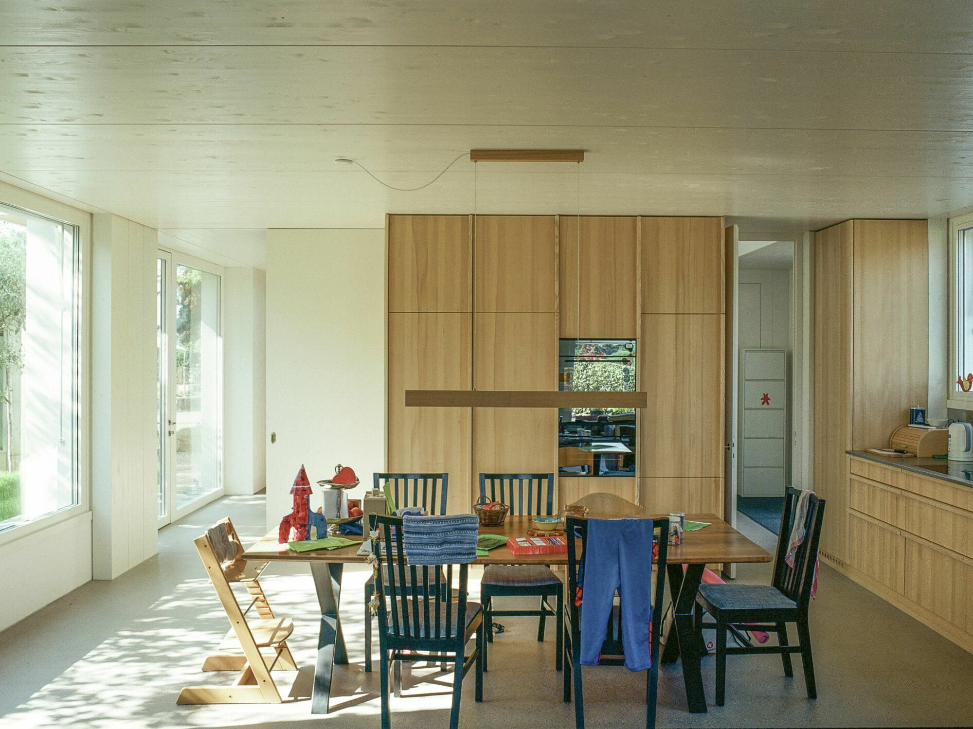 Ein Einfamilienhaus mit Umbauoptionen entwarfen Raphael Hähni, Jens Knöpfel und Leopold Strobl in Schwarzenburg, südlich von Bern.