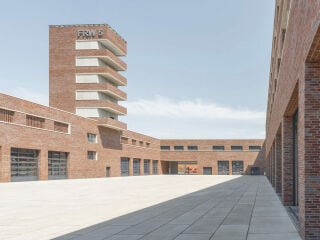 Bär Stadelmann Stöcker Architekten und Stadtplaner entwarfen eine klare Gebäudefigur als räumliche Antwort auf komplexe Anforderungen.