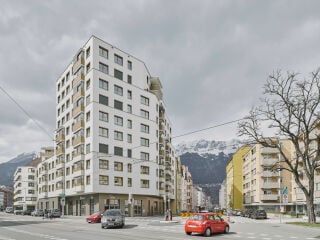 Das Wiener Planungsbüro Work Space Architekten hat mit dem Projekt Duett Pradl einen neuen Wohnbebauung in Innsbruck realisiert.