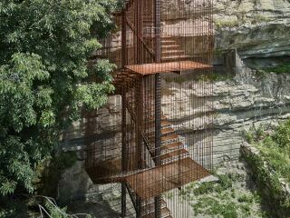 Diese Freitreppe von Comas-Pont arquitectes erfüllt gleich zwei Bedürfnisse: Das sichere Passieren für Manresas Bevölkerung und einen traumhaften Ausblick über das angrenzende Tal.