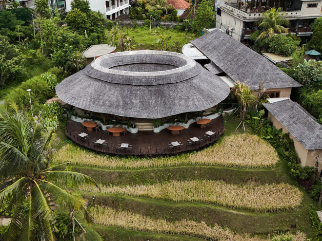 Auf einer Anhöhe in Ubud liegt das Juna Ubud Restaurant.