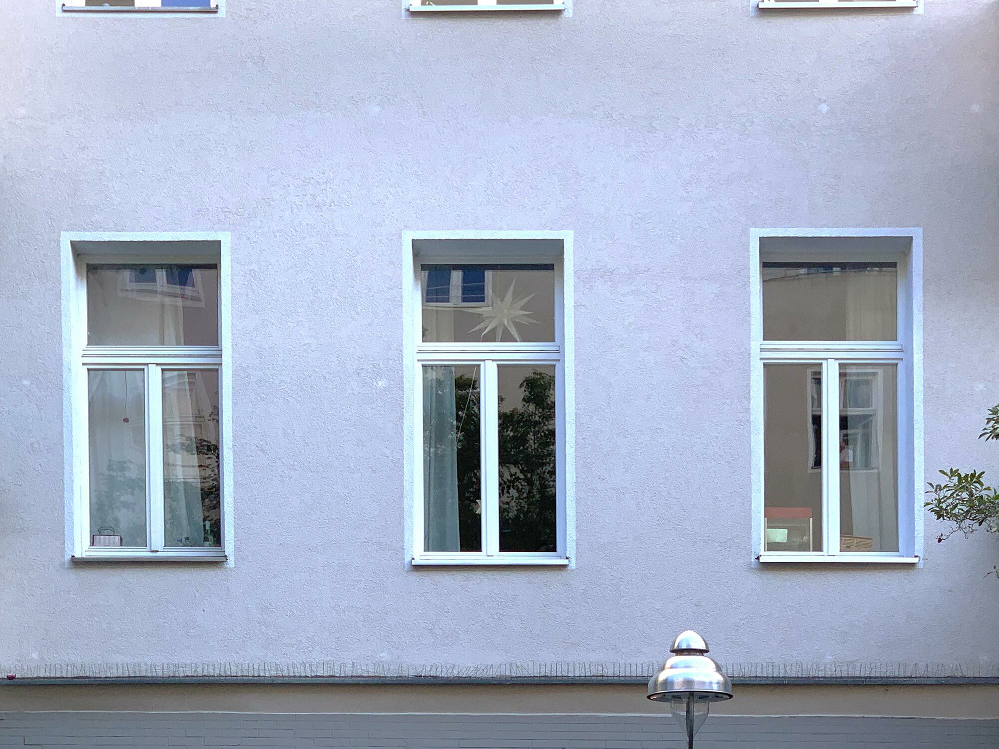 Bei Sanierungen historischer Fassaden werden Galgenfenster häufig als im Vergleich zu Kreuzstockfenstern kostengünstigere Variante eingebaut.