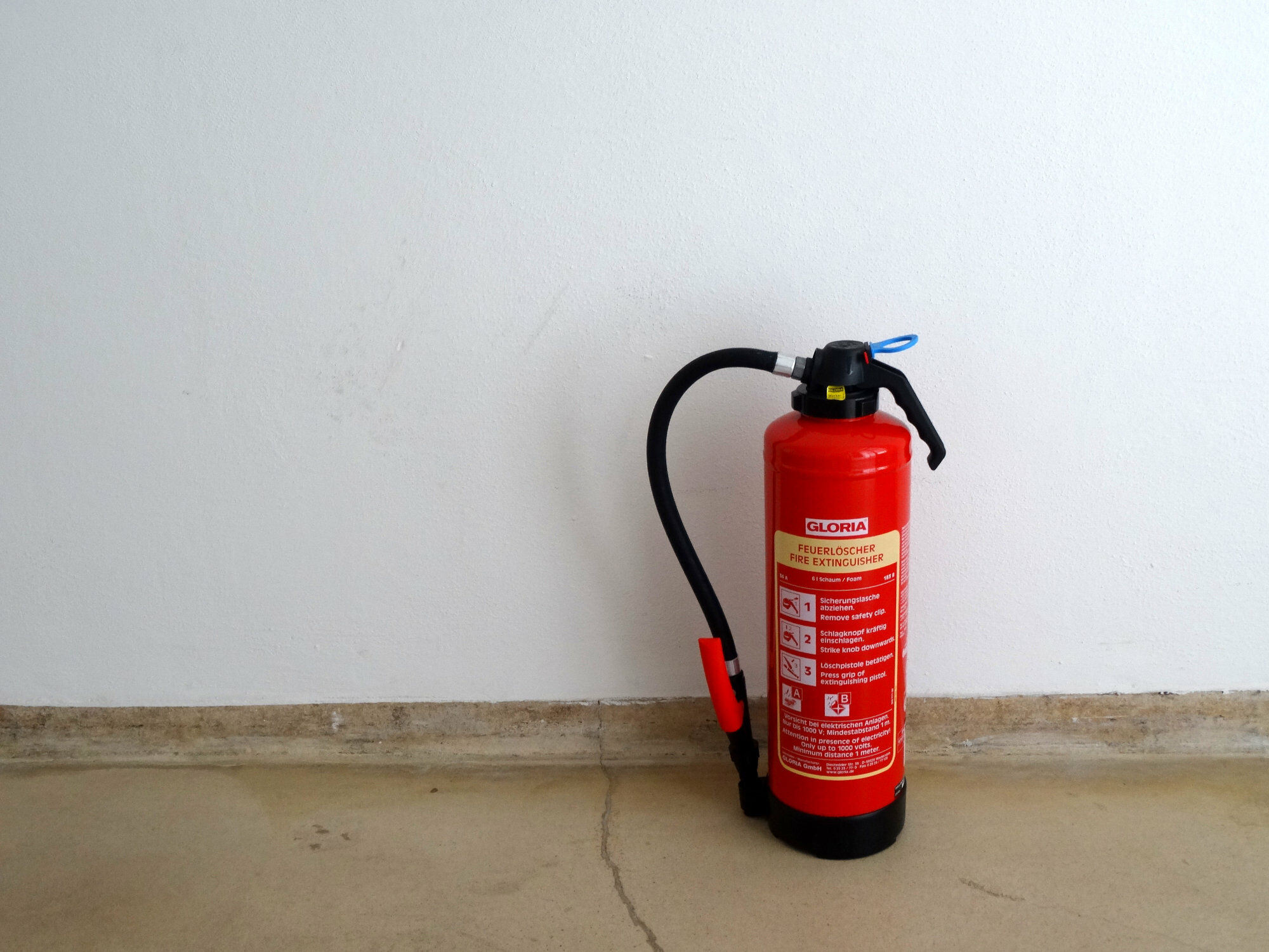Merkblätter zur Entsorgung von Feuerlöschern und dem Verbot von PFAS-Schaum