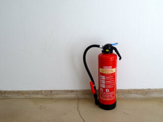 Merkblätter zur Entsorgung von Feuerlöschern und dem Verbot von PFAS-Schaum