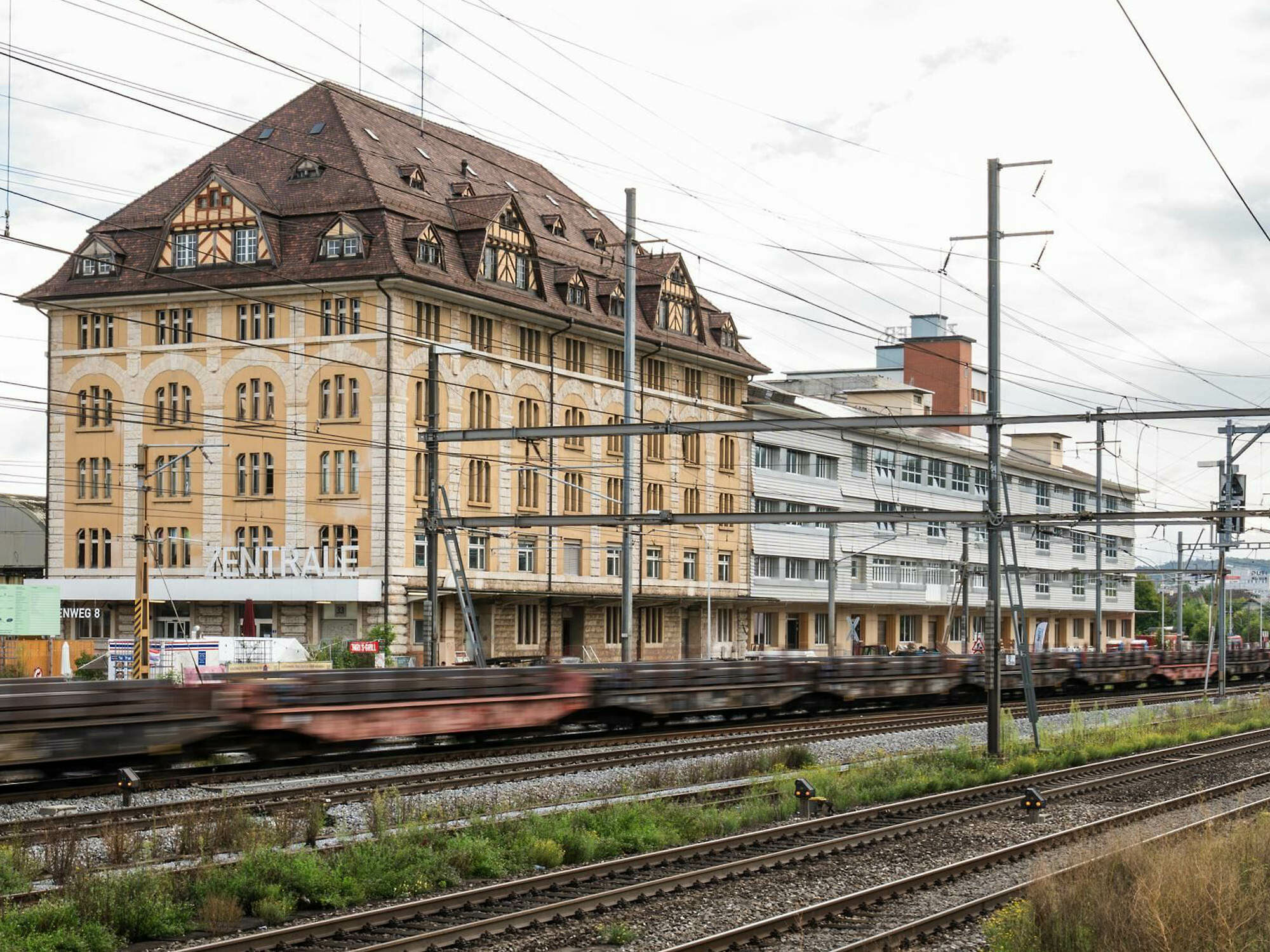 In Pratteln bei Basel wurde die Zentrale Pratteln nach Plänen des Büros Stereo Architektur umgebaut.
