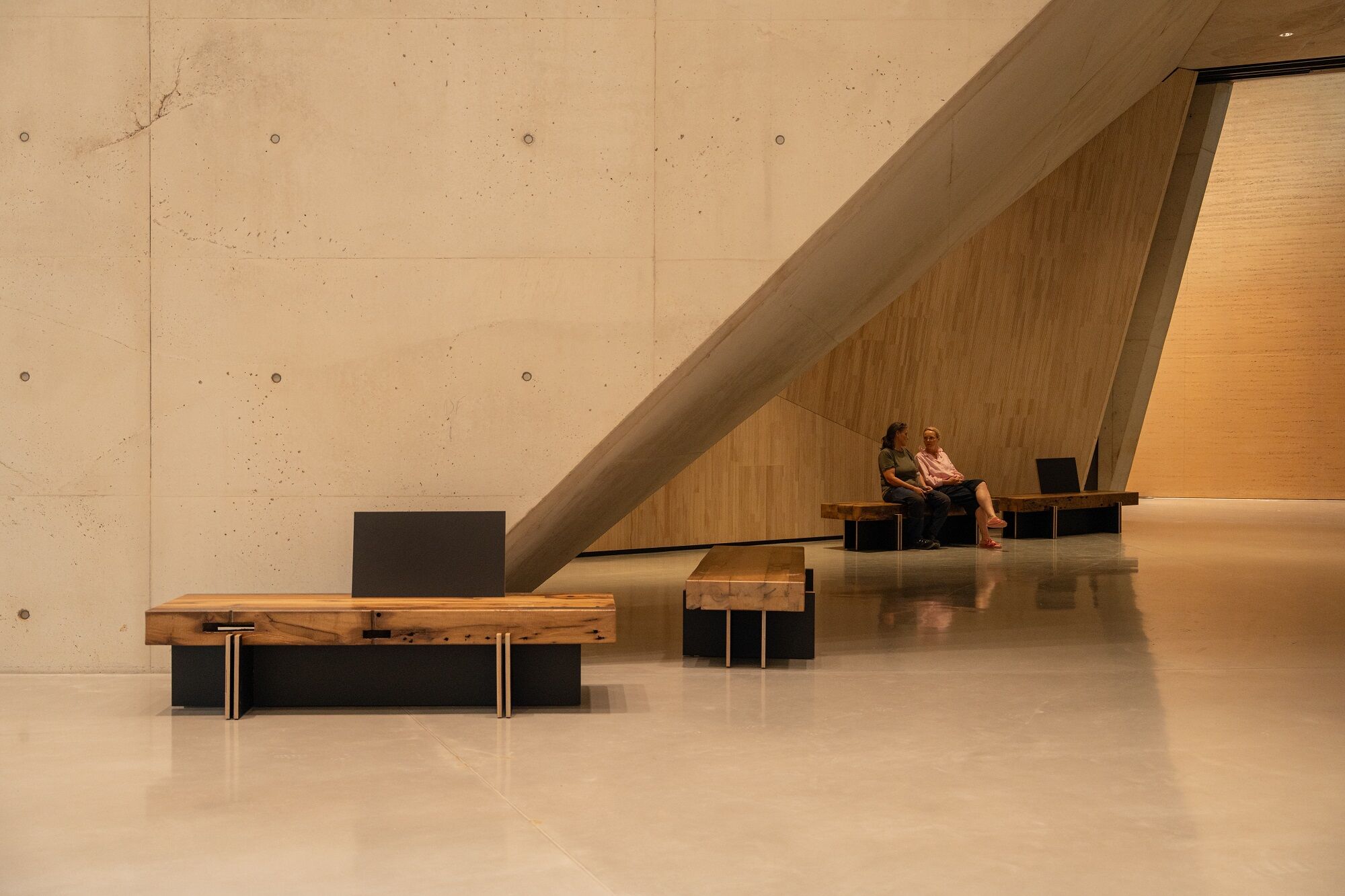 Die Wiederverwendung von Holz ist ein konzeptionelles Leitthema.