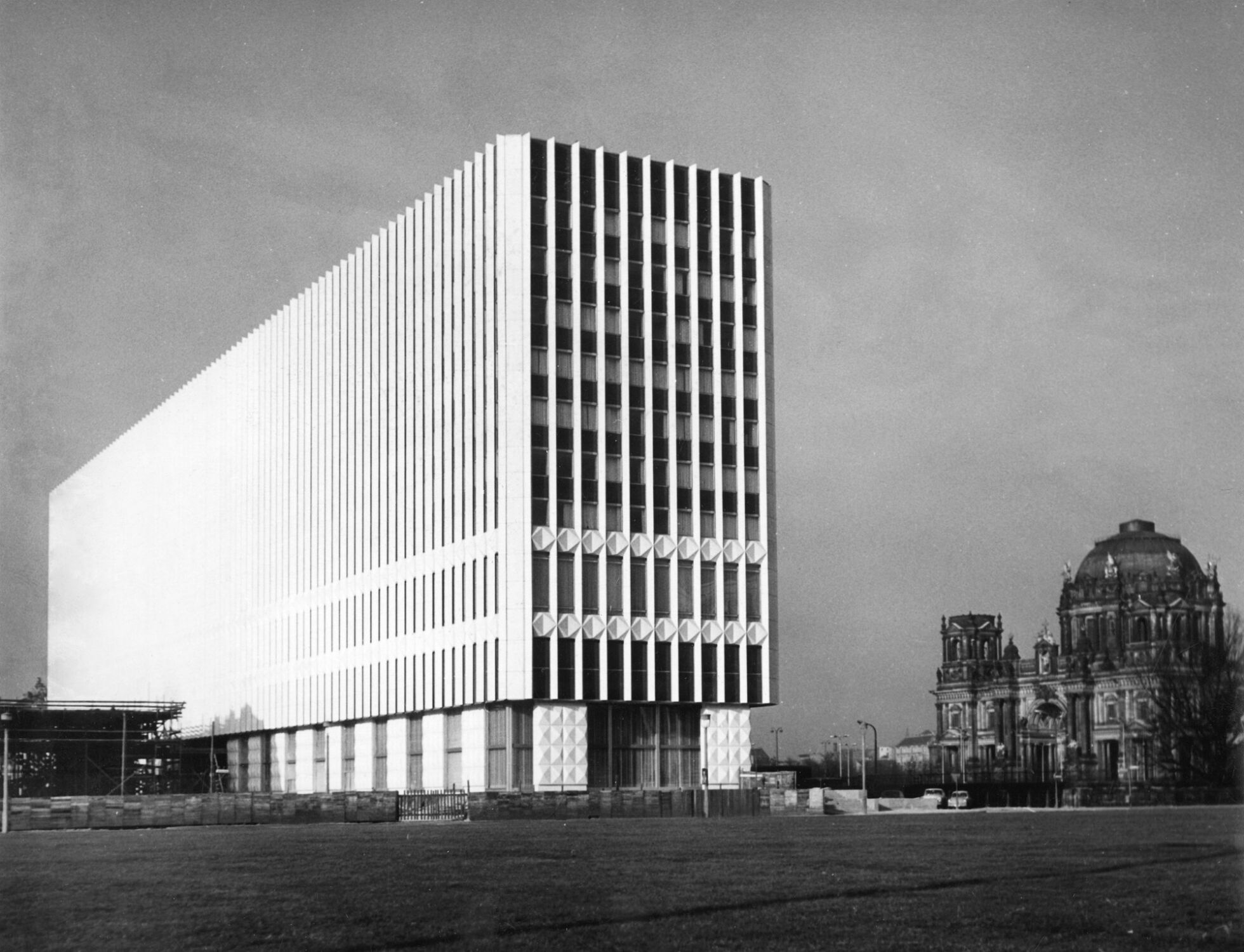 Lothar Willmann, Ministerium für Auswärtige Angelegenheiten der DDR, undatiert, Entwurf: Kollektiv Josef Kaiser