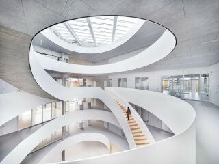 In einem neuen Gebäude der Berliner Charité und der TU Berlin, geplant von Telluride Architektur, wird an der Simulation menschlicher Organe geforscht.