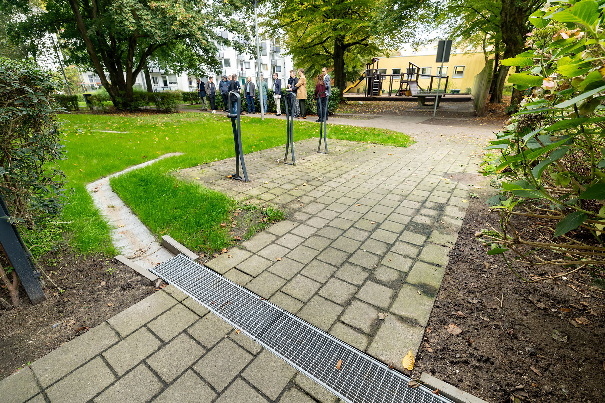 Fünfzehn neue Mulden bieten Platz für insgesamt 320 Kubikmeter Regenwasser.