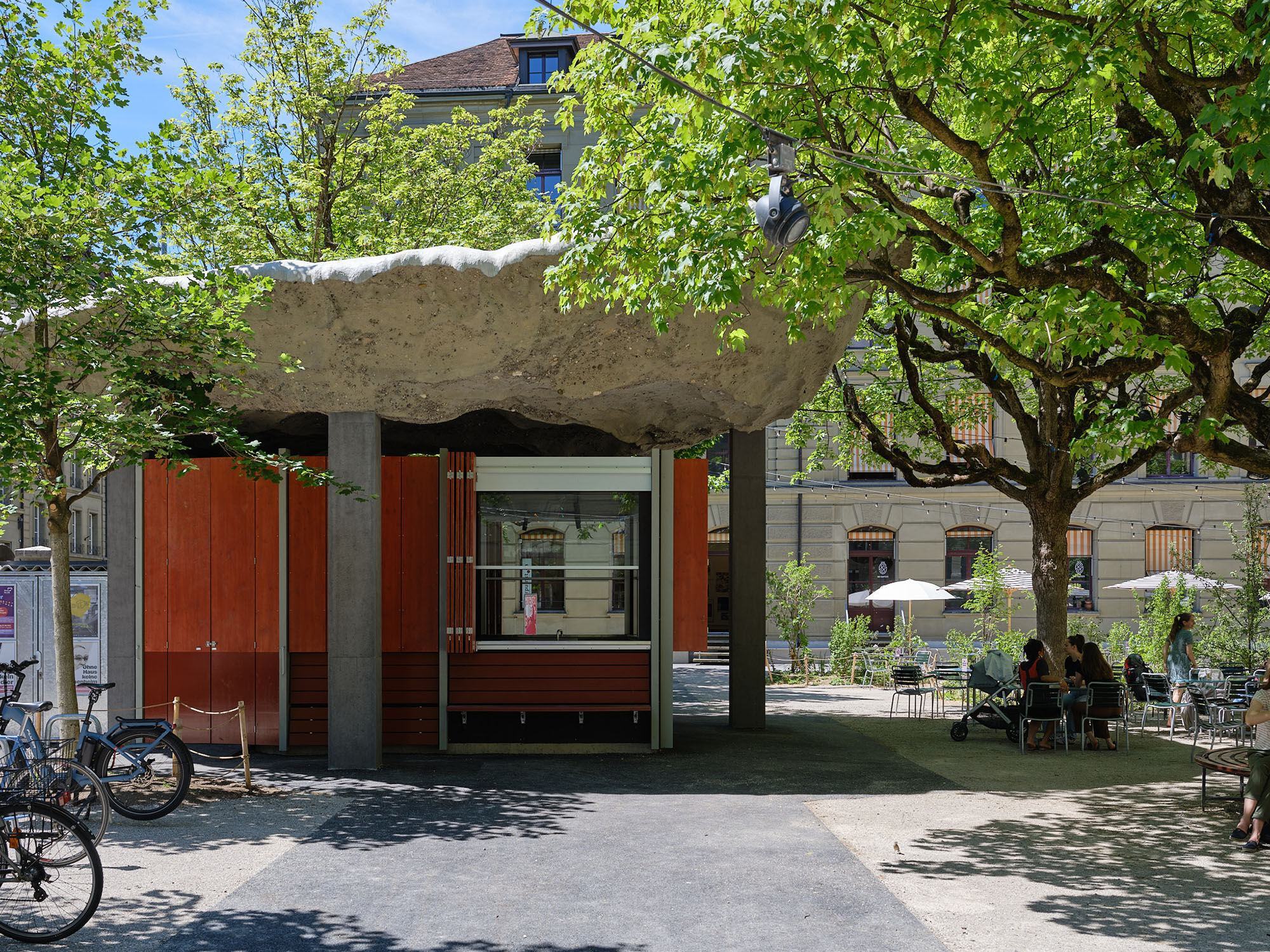 Herzstück ist der neue Pavillon, der mittig, aber randseitig platziert wurde.