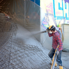 Nass-Spritzbeton beim Bau eines Skateparks in Heidelberg
