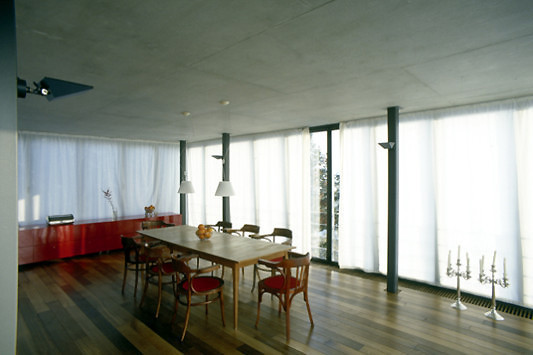 Store in einem Wohnhaus in Stuttgart (Architekten: Atelier Brückner)