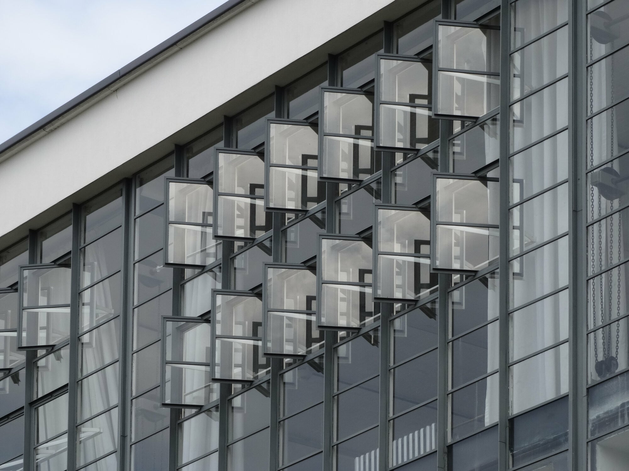 Ausschnitt der Vorhangfassade am Bauhaus Dessau