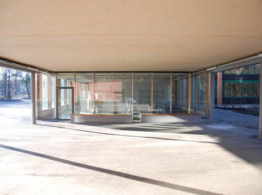Buche-Furnierschichtholz als Deckenuntersicht bei einer Mensa in München von Schankula Architekten