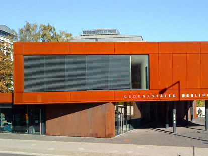 Costenstahlfassade am Besucherzentrum Berliner Mauer