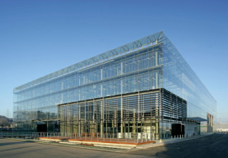 Doppelfassade am Verwaltungsgebäude der Firma Hugo Boss in Metzingen, Architekten: Domino Planungsgesellschaft, Reutlingen