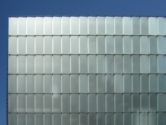Geätztes Floatglas an der Fassade des Kunsthaus Bregenz