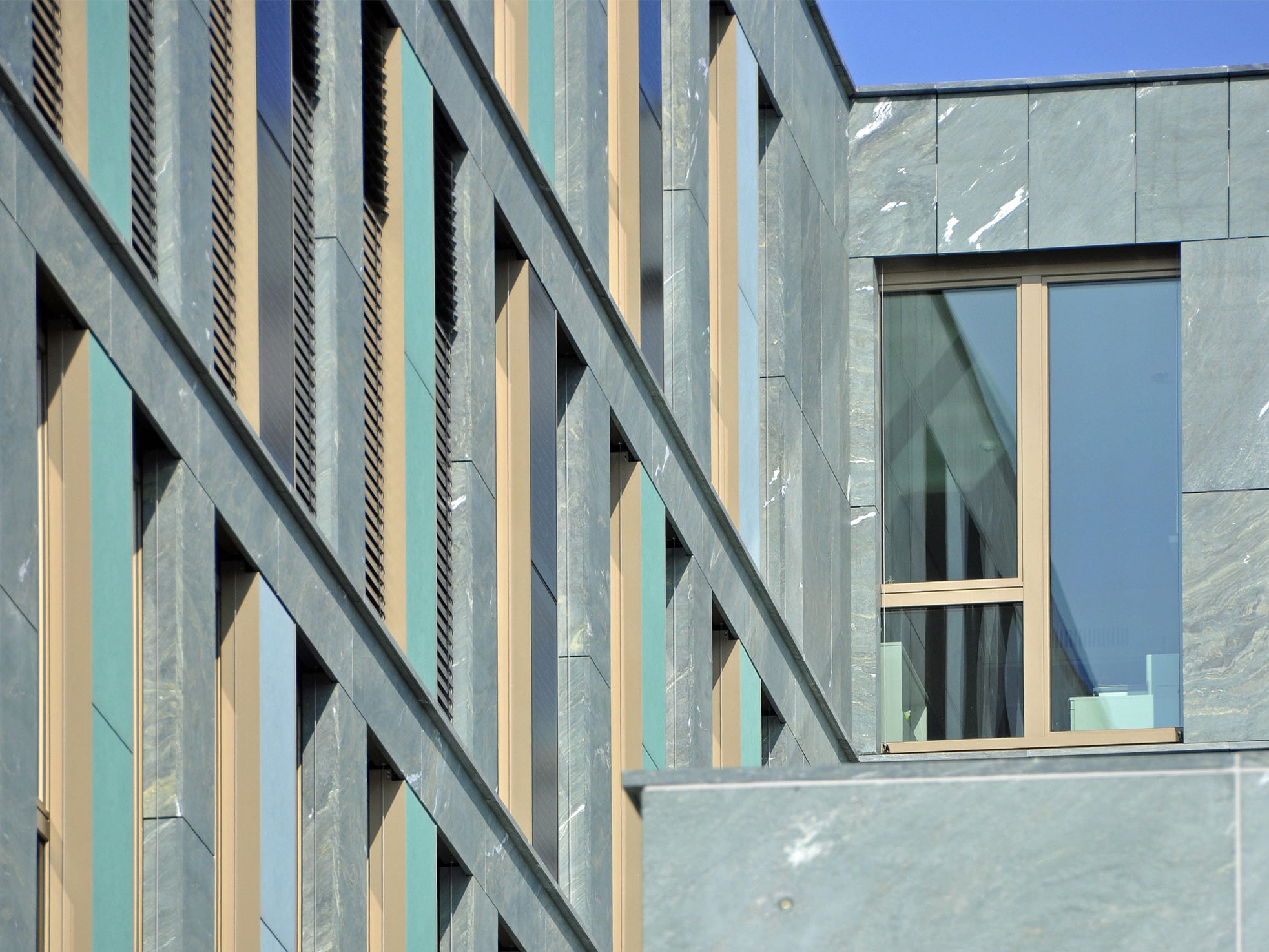 Grüner Chloritgneis am Bildungsministerium in Berlin, Architektur: Heinle, Wischer und Partner