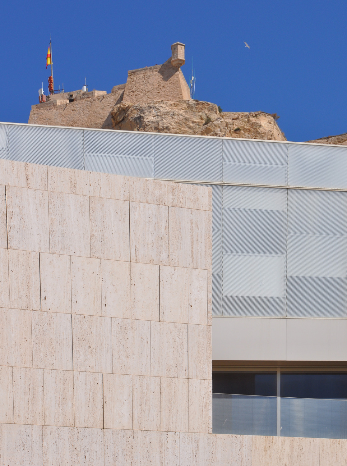 Kalksteinfassade am Museum für zeitgenössische Kunst (MACA) in Alicante; Architekten: Sancho-madridejos Architecture Office
